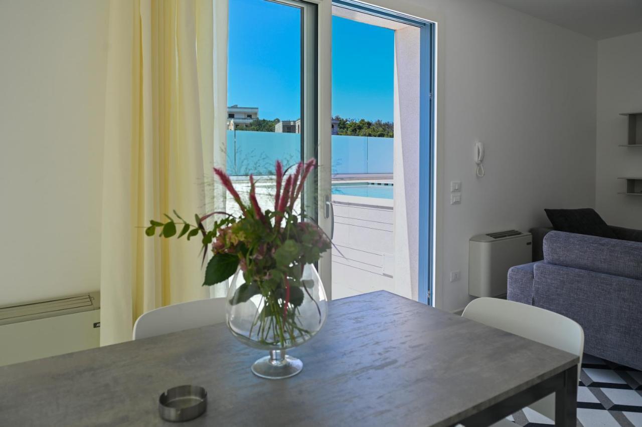 Perle Marine Suite Apartments Castro  ภายนอก รูปภาพ