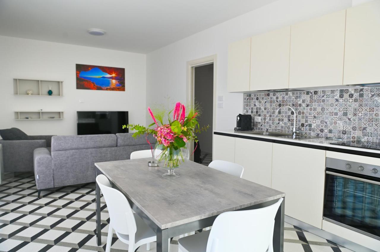 Perle Marine Suite Apartments Castro  ภายนอก รูปภาพ